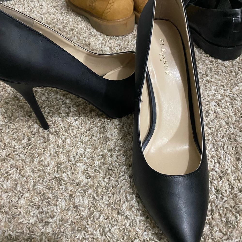 PLEASER BLACK MATTE PUMPS SIZE 13